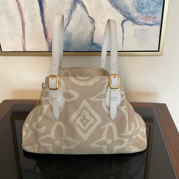 Cream and white canvas LV - Picture 2 of 3
